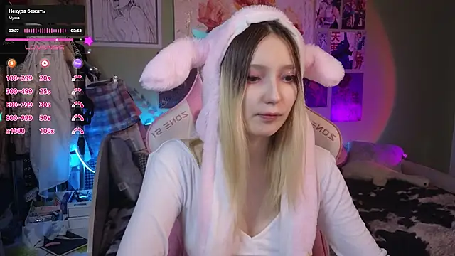 Snapshot of Evie_Ro chatting on February 3, 2025, 8:13 pm Evie Ro online show from February 3, 2025, 8:13 pm