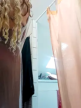 JOHANNA9MOI02 online show from October 8, 2025, 3:24 pm