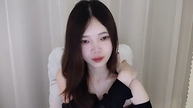 Snapshot of Doki-- chatting on February 13, 2025, 9:06 pm Doki-- online show from February 13, 2025, 9:06 pm