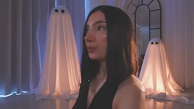 AmyArmstrong online show from October 21, 2025, 2:38 pm