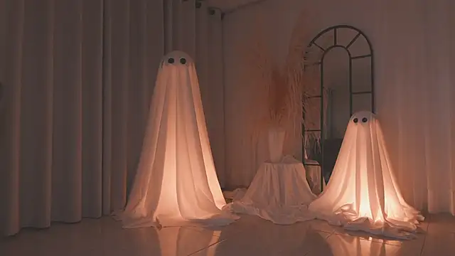 AmyArmstrong online show from October 13, 2025, 1:29 am