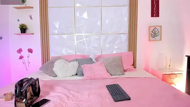 natalie jaensen online show from April 19, 2026, 5:36 pm