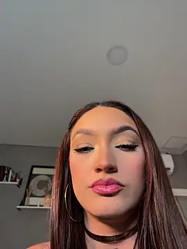 DaniDusan  online show from May 14, 2026, 7:33 pm