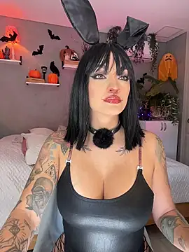 DaniDusan  online show from October 18, 2025, 7:05 pm