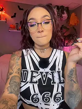 DaniDusan  online show from October 28, 2025, 7:13 pm