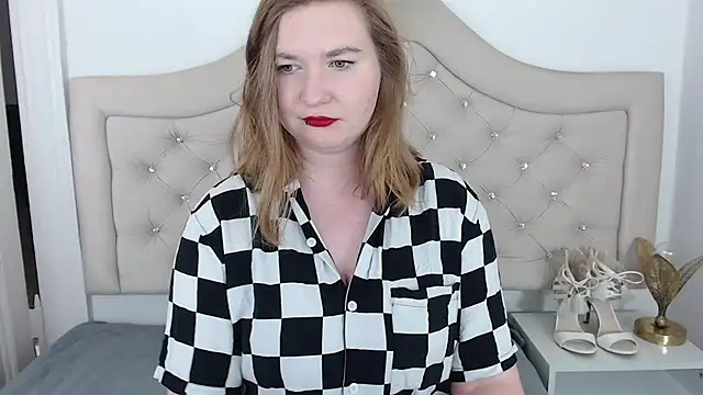 Snapshot of LaraDream chatting on February 6, 2025, 12:11 am LaraDream online show from February 6, 2025, 12:11 am