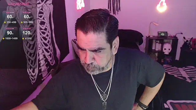 soyelcarlitos  online show from June 6, 2026, 6:29 am