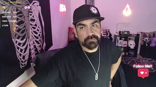soyelcarlitos  online show from May 8, 2026, 11:08 pm