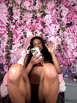 mismialove online show from October 19, 2025, 8:33 pm