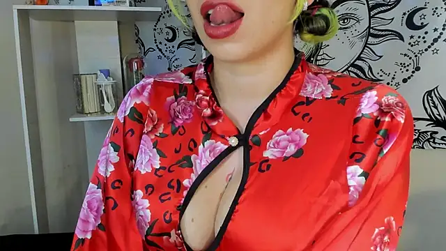 Snapshot of Laughing_Naty chatting on October 28, 2025, 1:39 am Laughing Naty online show from October 28, 2025, 1:39 am