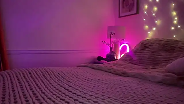 Fitnessbabe69 online show from November 14, 2025, 7:23 am