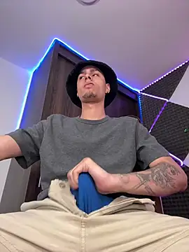 Snapshot of bigryann23 chatting on February 1, 2026, 9:35 pm bigryann23 online show from February 1, 2026, 9:35 pm