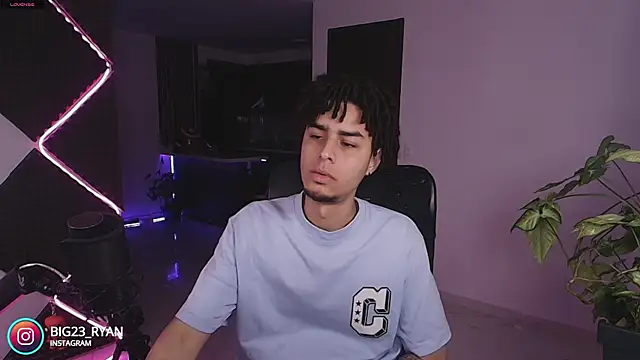 bigryann23 online show from November 16, 2025, 2:27 am